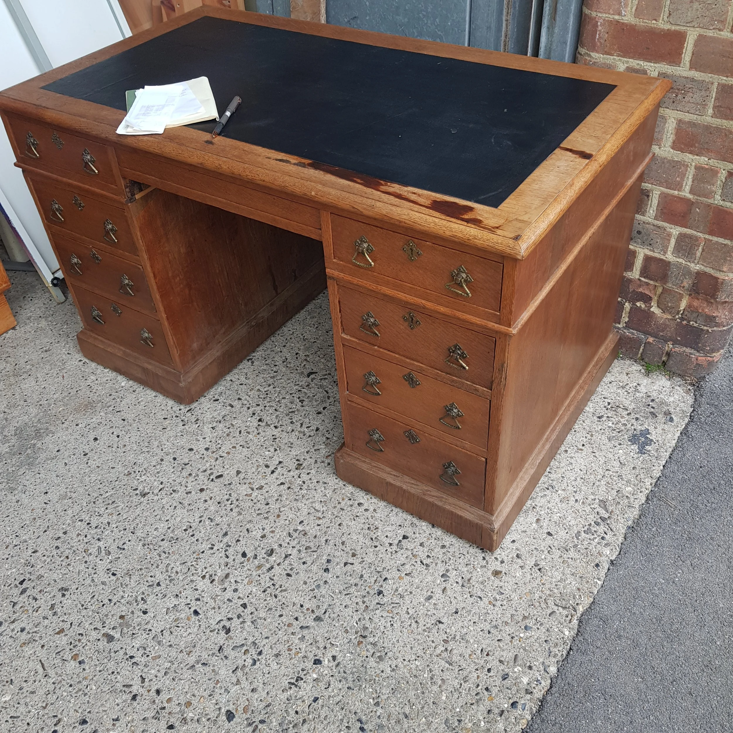 175 Victorian oak desk 120cm wide67cm deep 72cm high RG Scott Furniture Mart